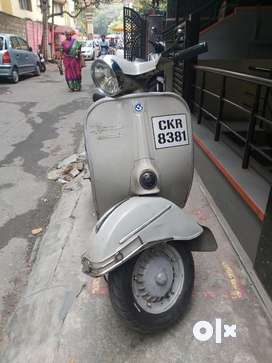 Bajaj super scooter discount olx