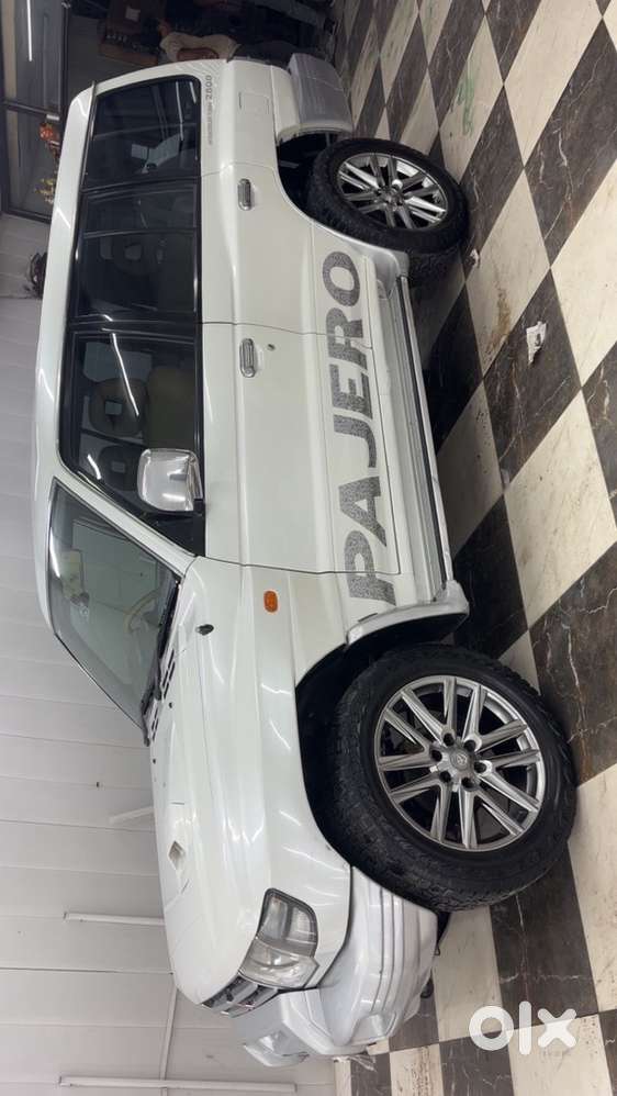Mitsubishi Pajero Diesel 2011 Pure White All Orignal With 20inch Alloy