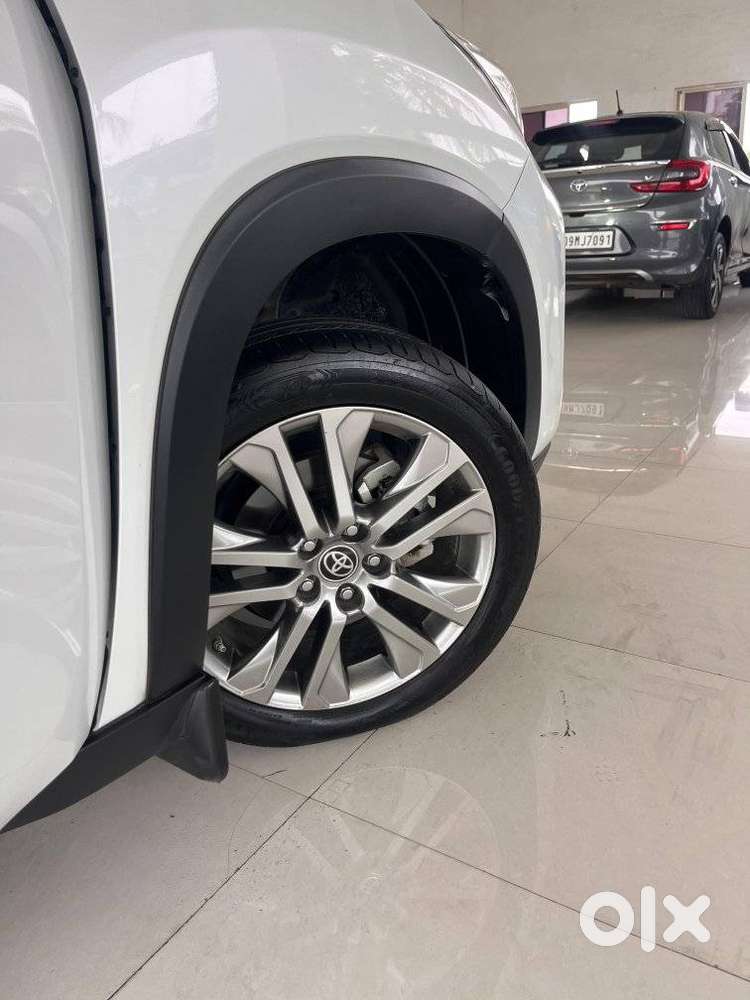 Toyota Innova Hycross 2.0 Zx (o) Hybrid 7 Str, 2024, Petrol