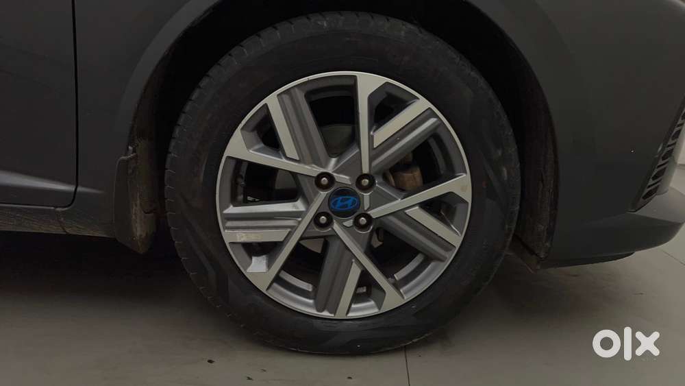 Hyundai Verna 1.5 Sx Petrol Mt, 2023, Petrol