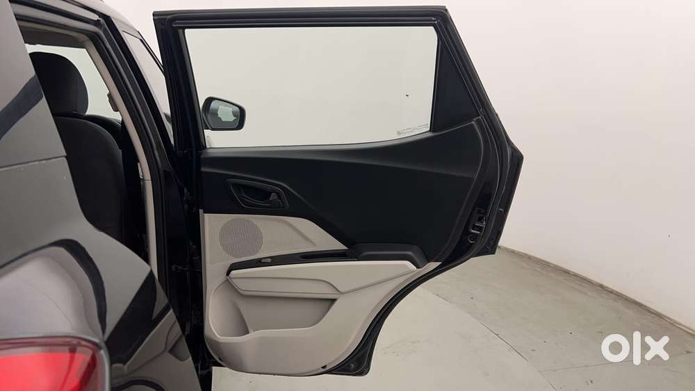 Mahindra Xuv300 W6, 2022, Petrol