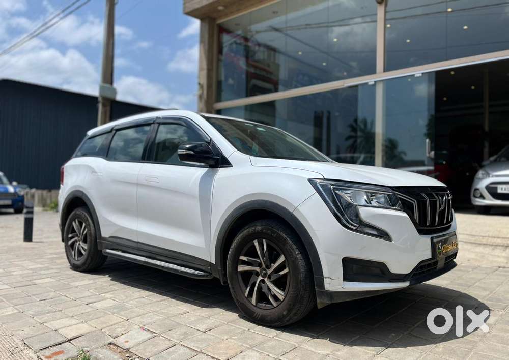 Mahindra Xuv700 2.0 Mx Petrol Mt 5 Str, 2022, Petrol