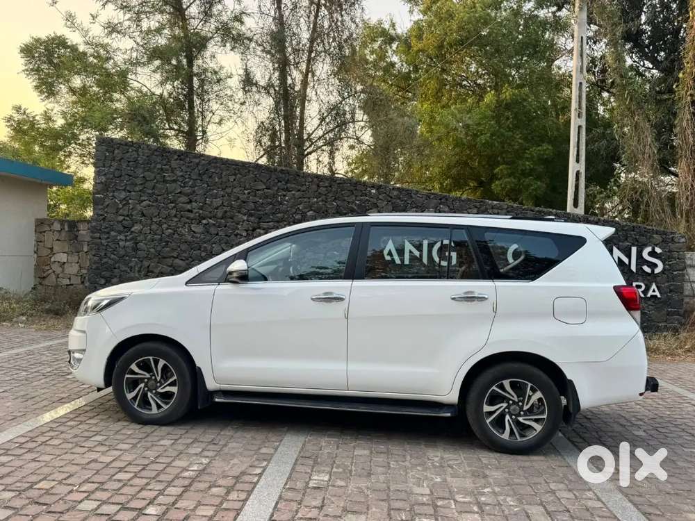 Innova Crysta 2023
