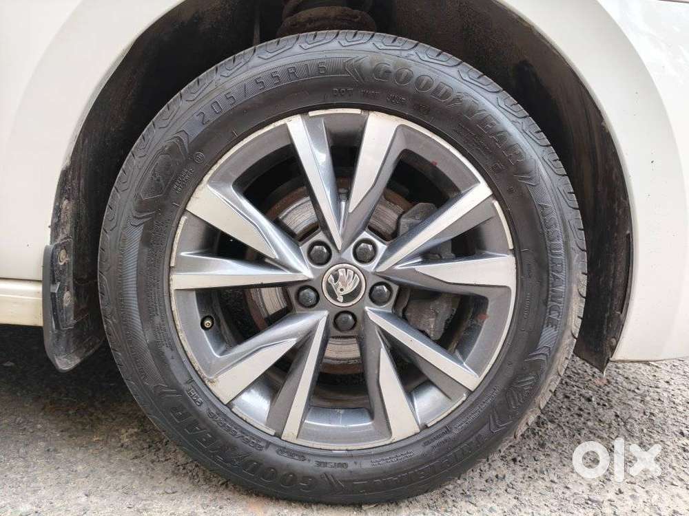Skoda Slavia 1.0 Tsi Style At, 2022, Petrol