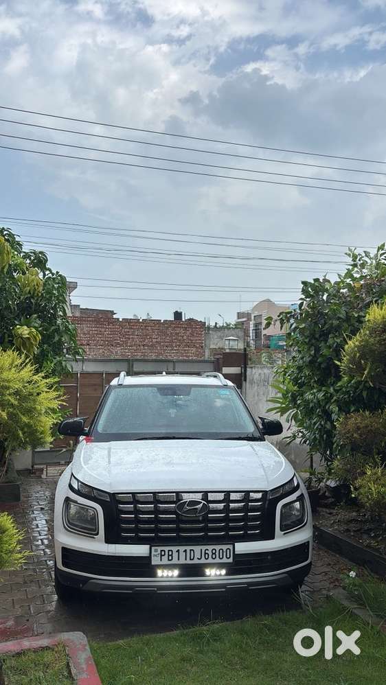 Hyundai Venue Petrol 2024