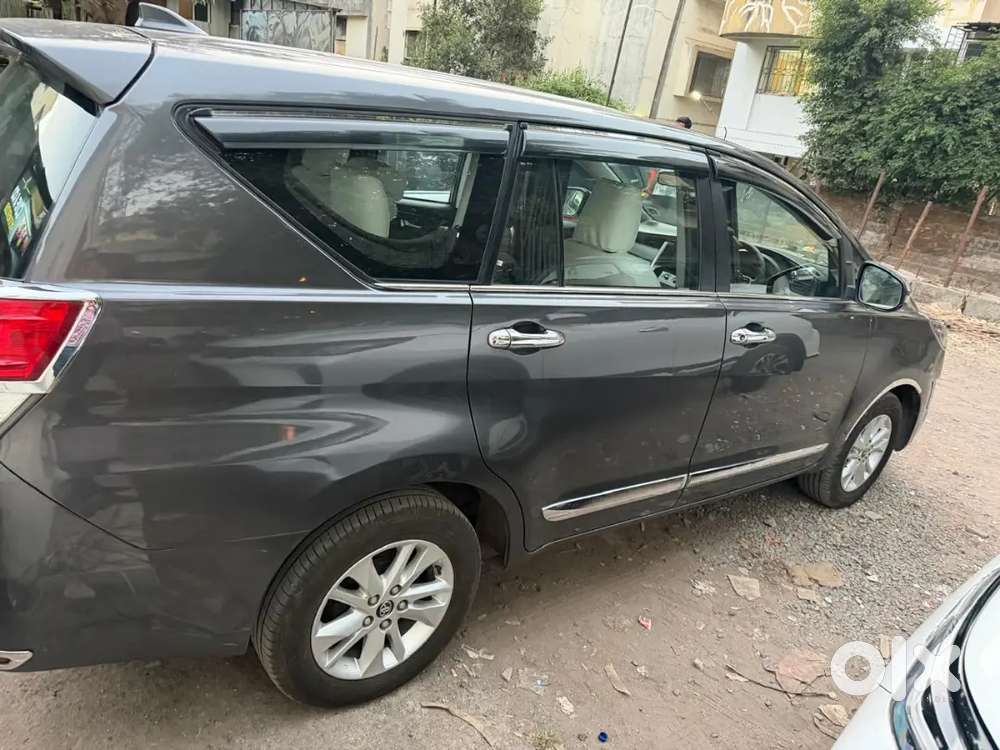 Innova Crysta 2.8g Automatic Disel Super Duper Prime Condition