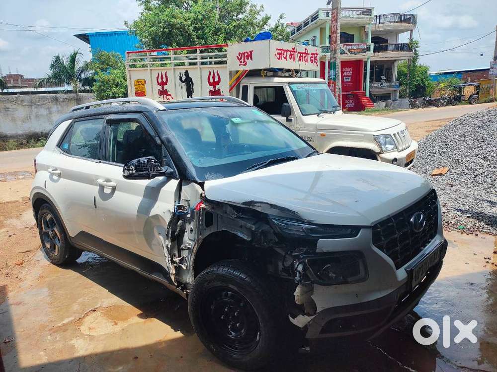 Hyundai Venue 2020 Petrol 40618 Km Driven