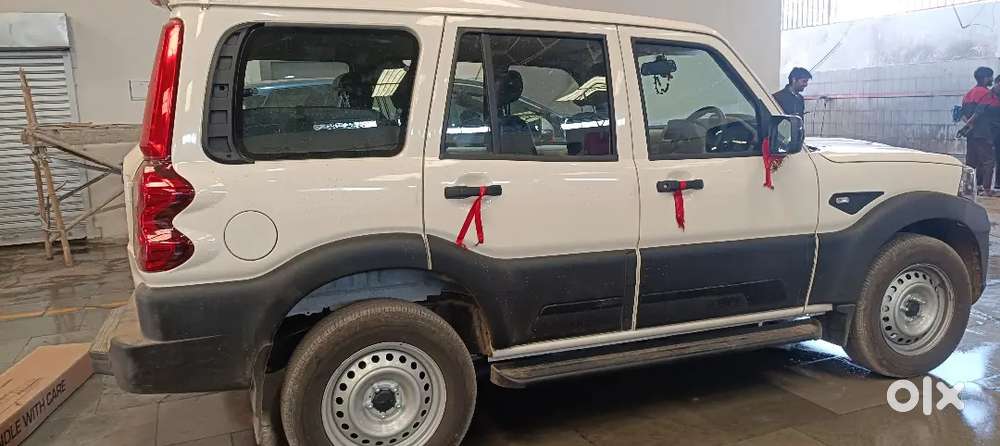 Scorpio Classic 9 Seater