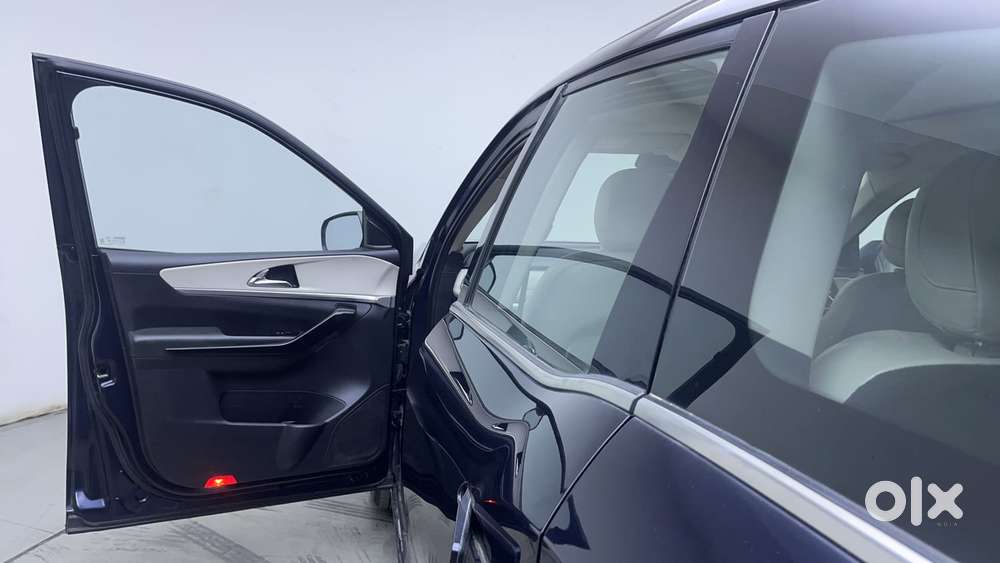 Mahindra Xuv700 2.2 Ax 7 Diesel At Luxury Pack Str, 2022, Diesel