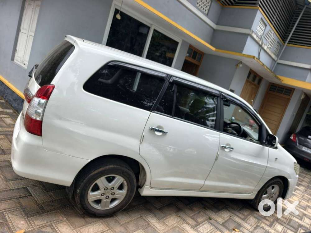 Toyota Innova 2.5 G (diesel) 8 Seater, 2013, Petrol