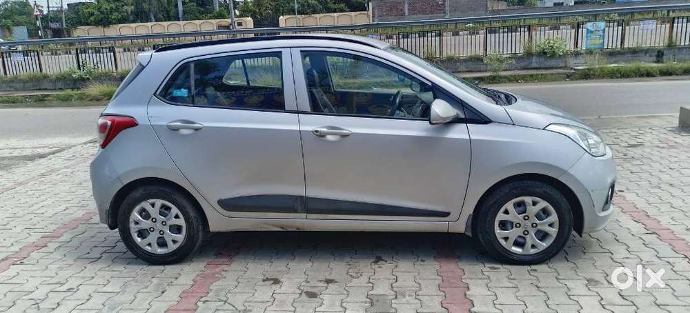 Hyundai Grand I10 1.2 Crdi Sportz Dual Tone, 2016, Petrol