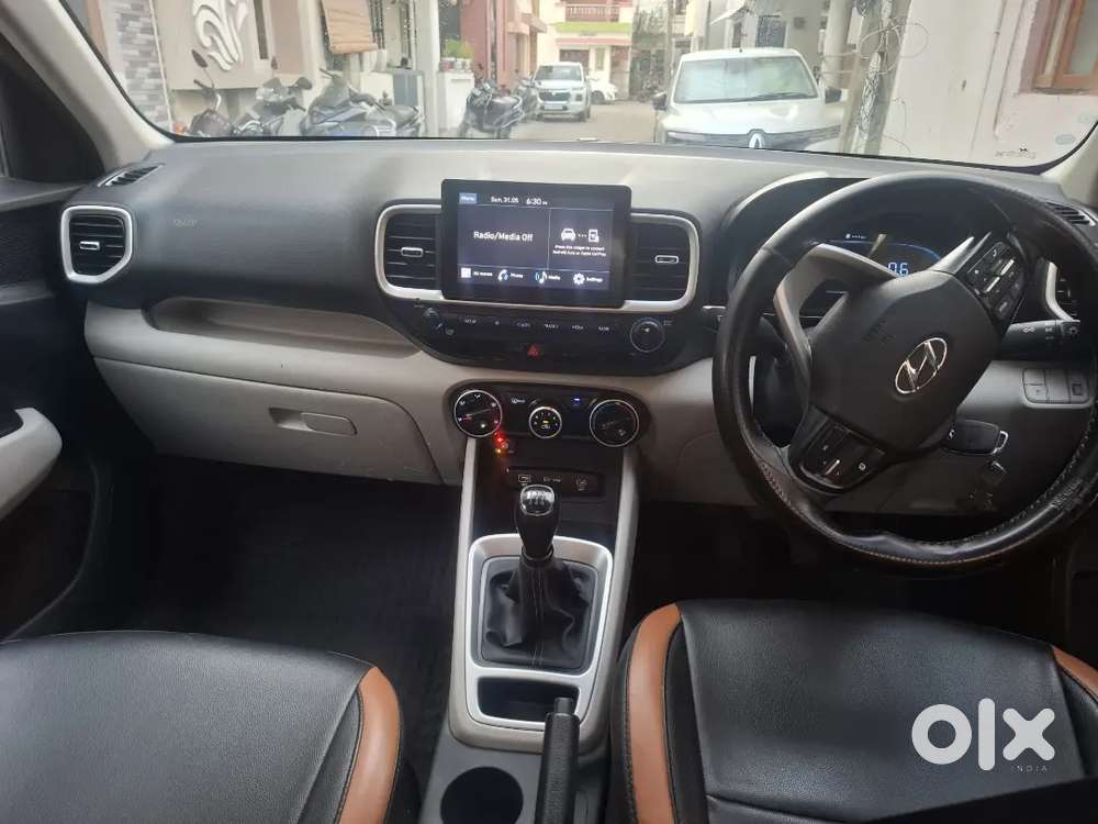 Hyundai Venue 2022 Petrol 67000 Km Driven