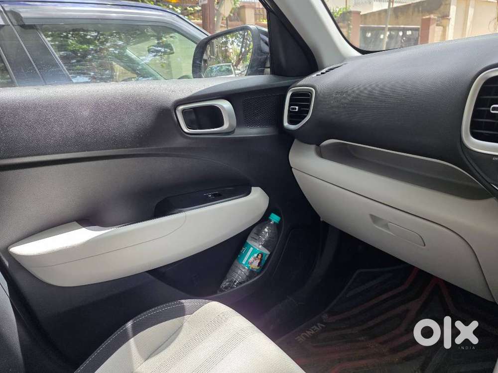 2025 Venue Only 6000kms Driven ( Condition - As Good As New )