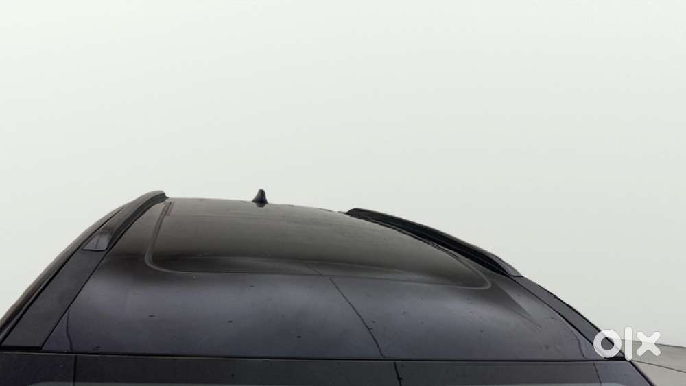 Mahindra Xuv700 2.0 Ax 5 Petrol Mt 7 Str, 2022, Petrol