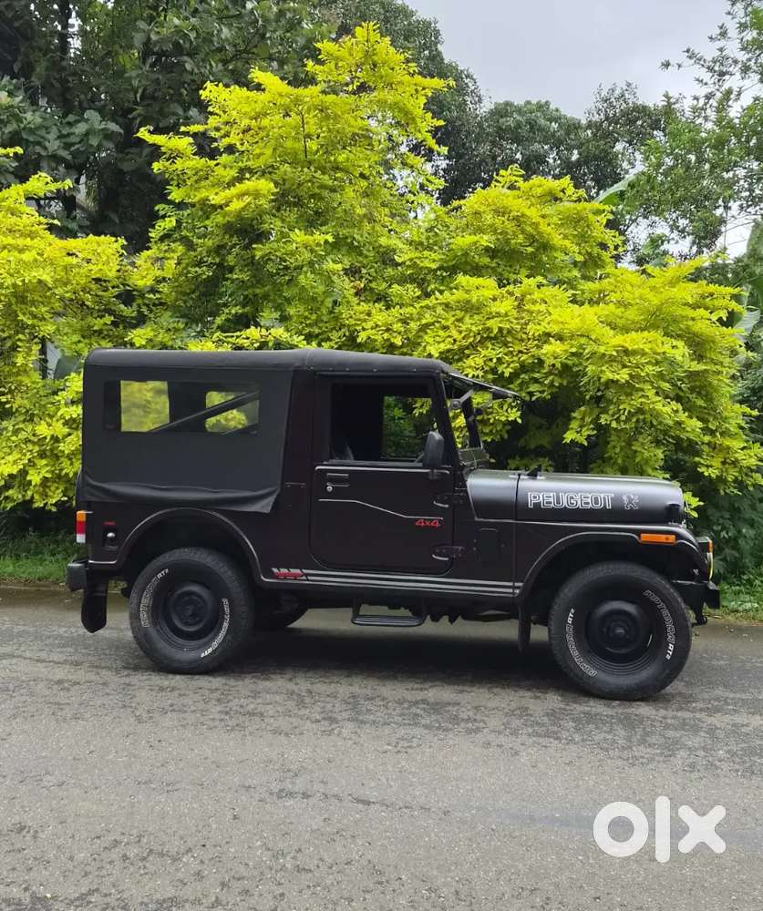 Mahindra Jeep 1992/ 4x4 / New Papers