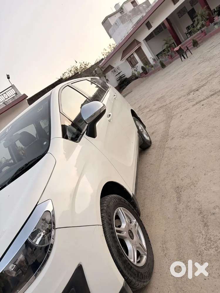 Mahindra Marazzo M4
