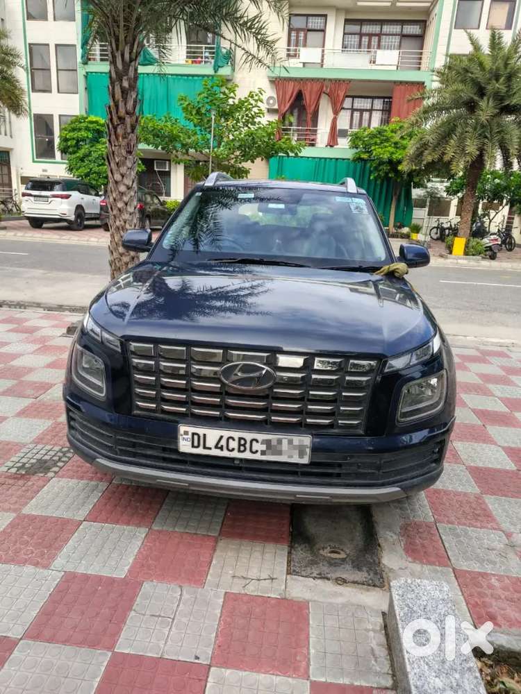 Hyundai Venue 2023 Petrol  Premium Upgrades  32k  Service History