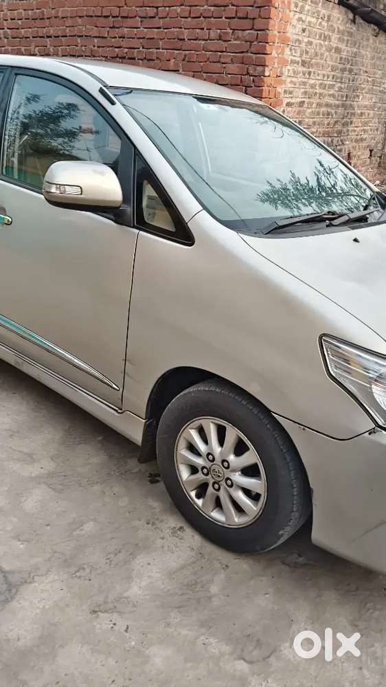 Toyota Innova 2013 Diesel 289000 Km Driven Captain Seat