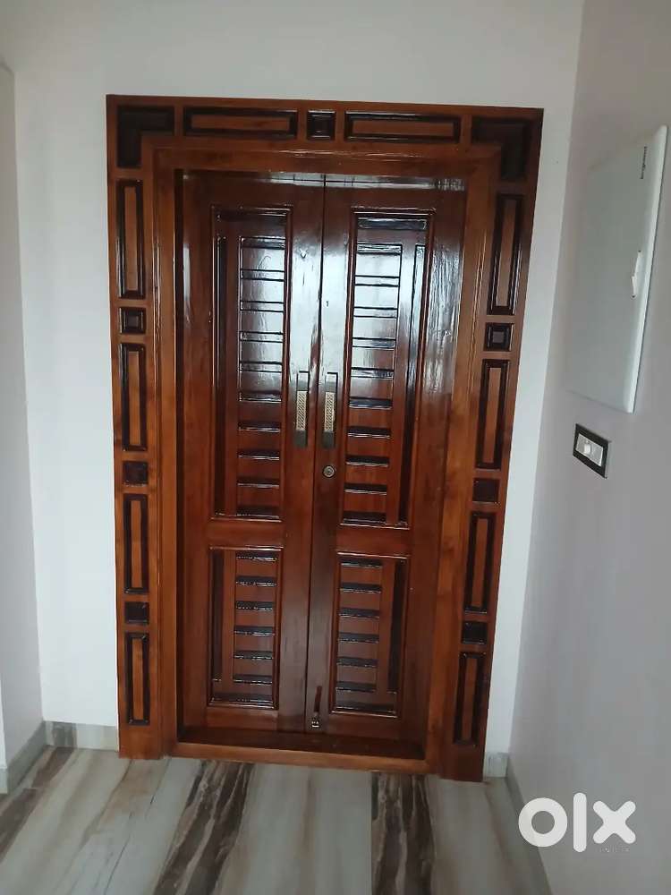 2 floors and one single room apartment available for rent.