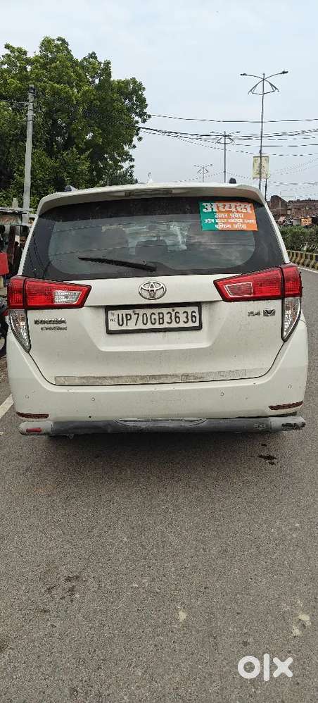 Toyota Innova Crysta 2.4 V 8 2022
