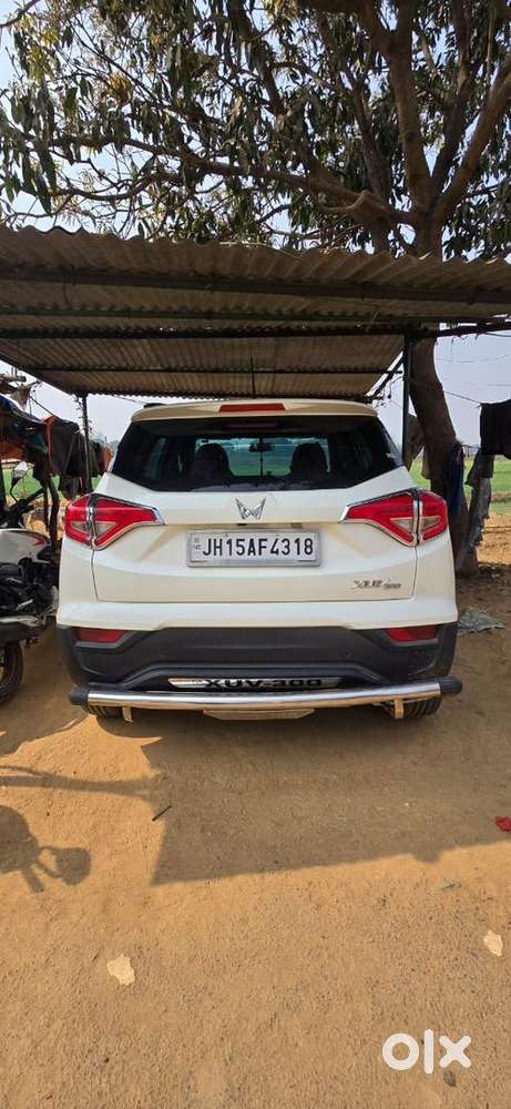 Mahindra Xuv300 2023 Diesel Well Maintained