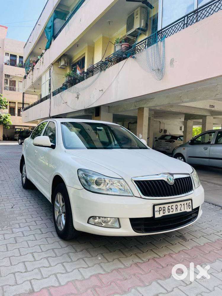 Skoda Laura Ambition 2.0 Tdi Cr Mt, 2012, Diesel