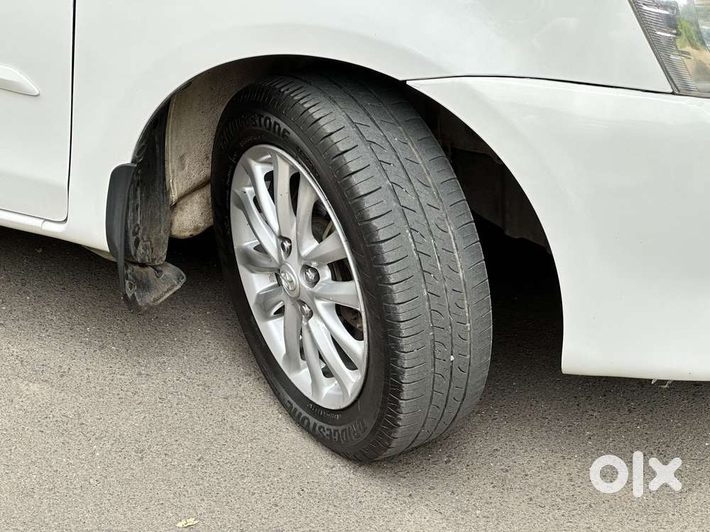 Toyota Etios V, 2011, Petrol