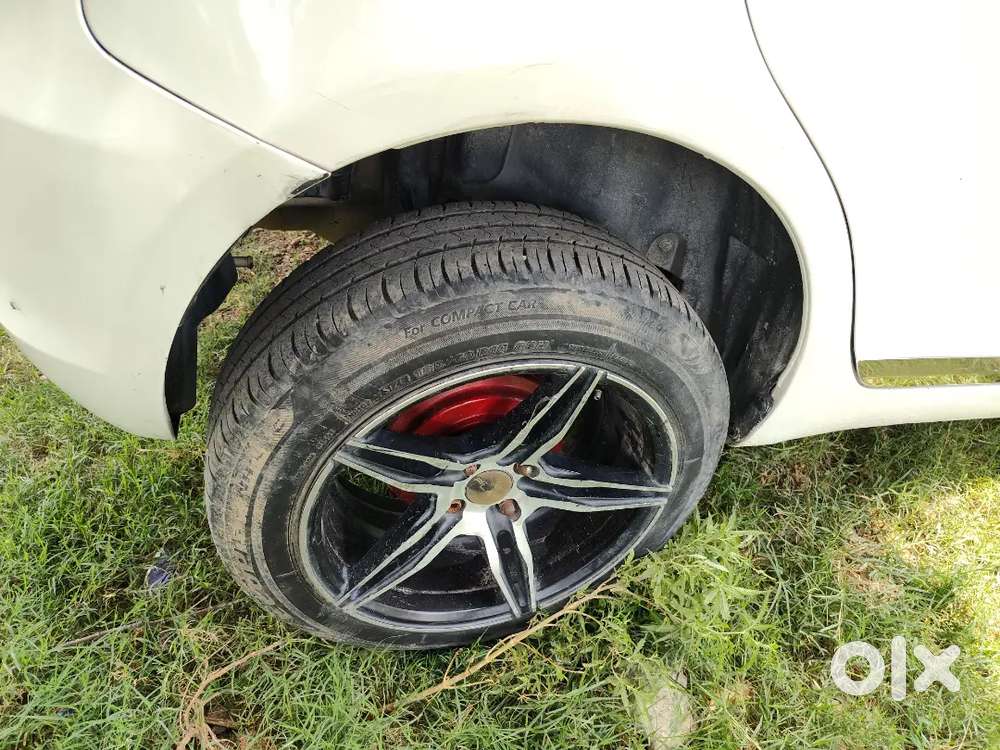 Maruti Suzuki Swift Vxi 2015 Petrol.good Alloys Tyers, Insaurance Vali