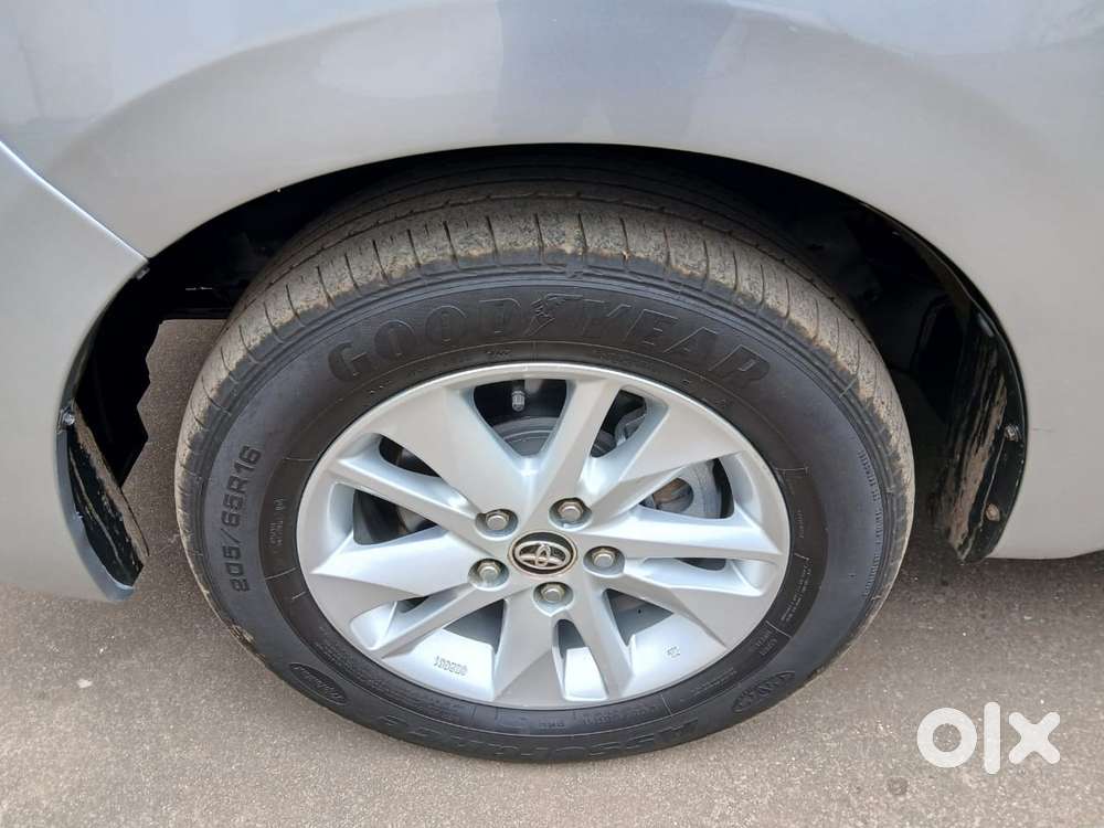 Toyota Innova Crysta 2.8 Gx At 8 Seater, 2017, Diesel