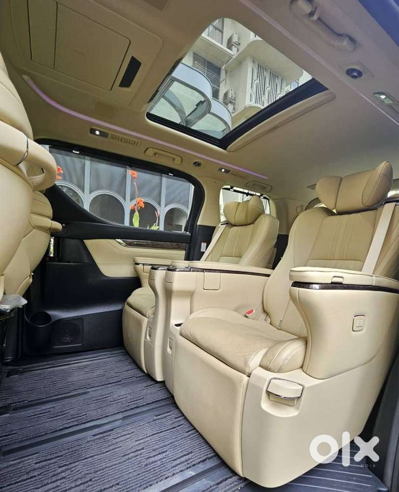 Toyota Vellfire 2.5 Executive Lounge, 2020, Diesel