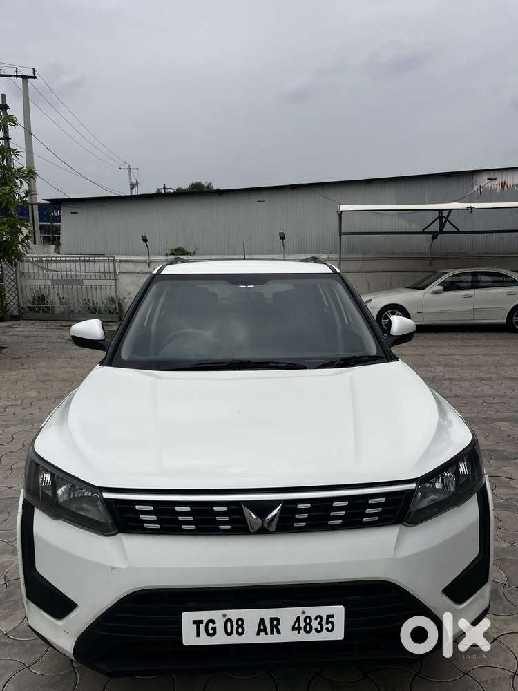 Mahindra Xuv300 1.2 W6 Amt Petrol, 2023, Petrol