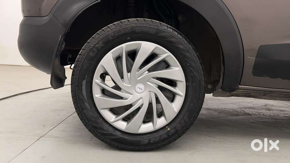 Renault Triber Rxz, 2022, Petrol