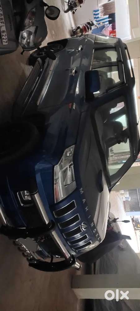 Mahindra Tuv 300 Automatic T8 Amt Topend Model,enginewarranty 500000km