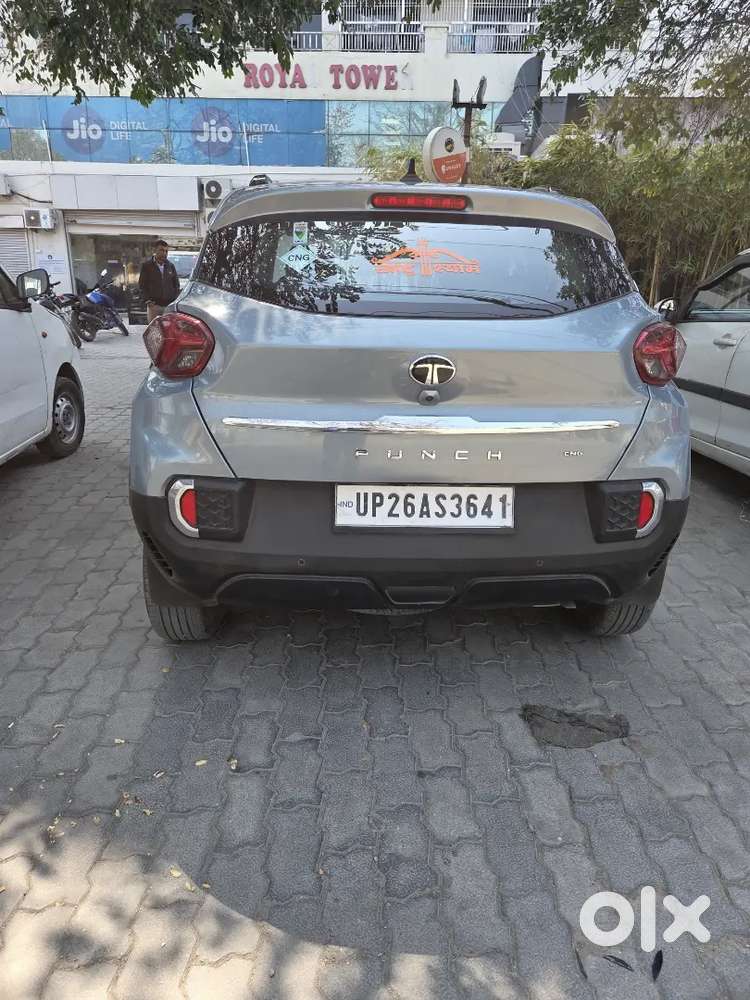 Tata Punch Dazzle Sunroof 2024