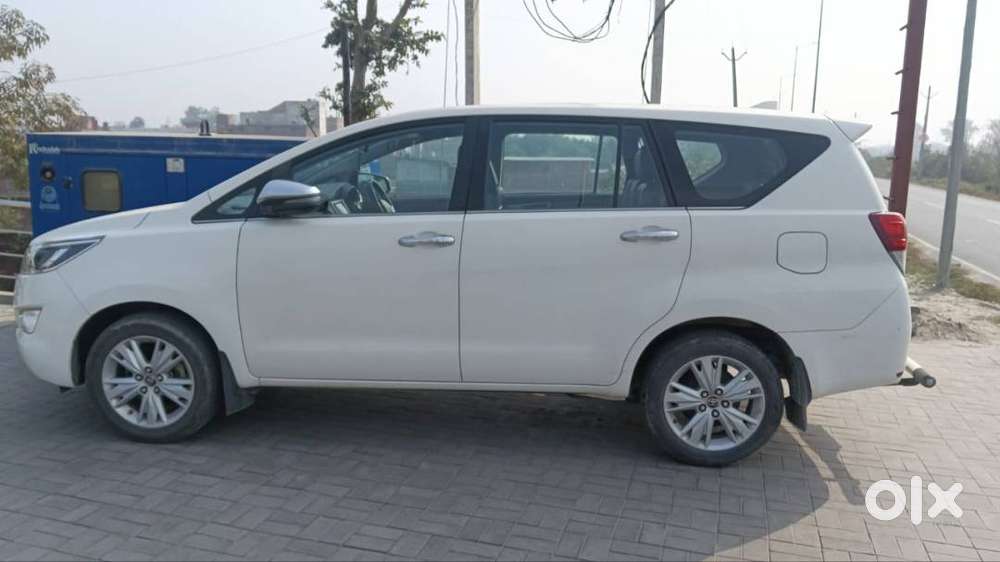 Toyota Innova Crysta 2017 Diesel Well Maintained