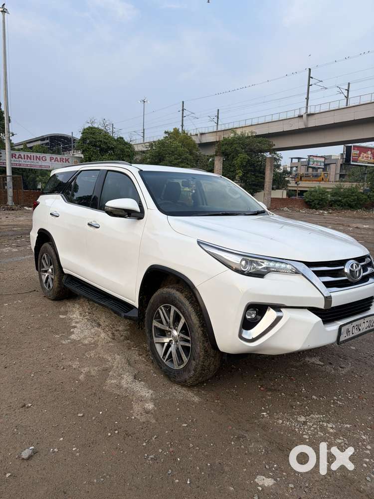 Toyota Fortuner 2.8 At Celebratory Edition, 2019, Diesel