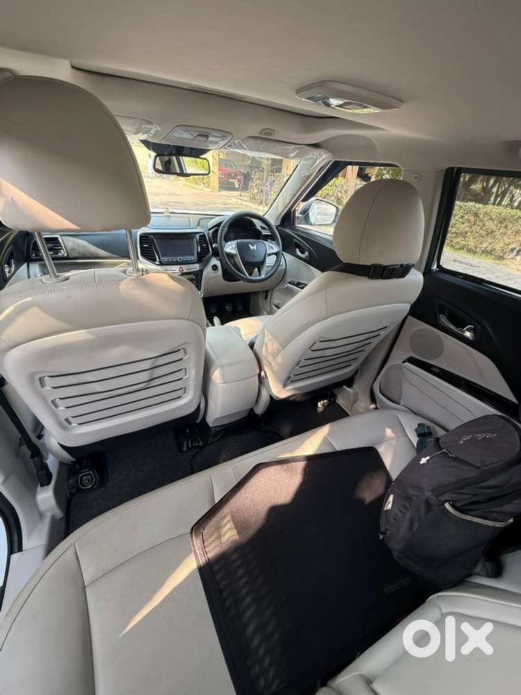 Almost New Mahindra Xuv300 W8(o)  Only 6,000 Km  Mint Condition