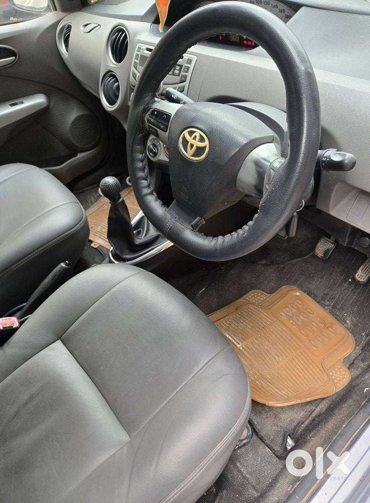 Toyota Etios V, 2011, Petrol