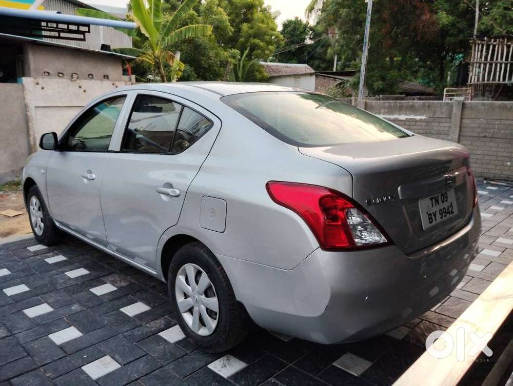 Nissan Sunny, 2015, Petrol