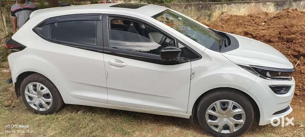 Tata Altroz 2025 Petrol Well Maintained 9,000 Driven 1st Onwer