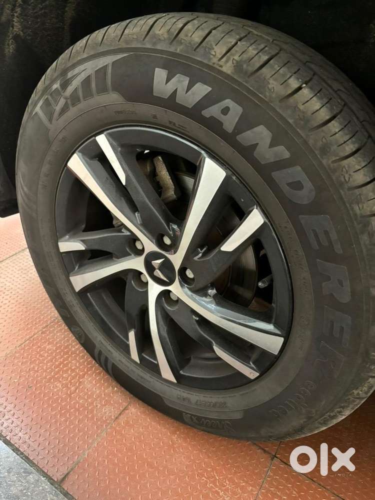 Mahindra Xuv700 2024 Diesel 26000 Km Driven