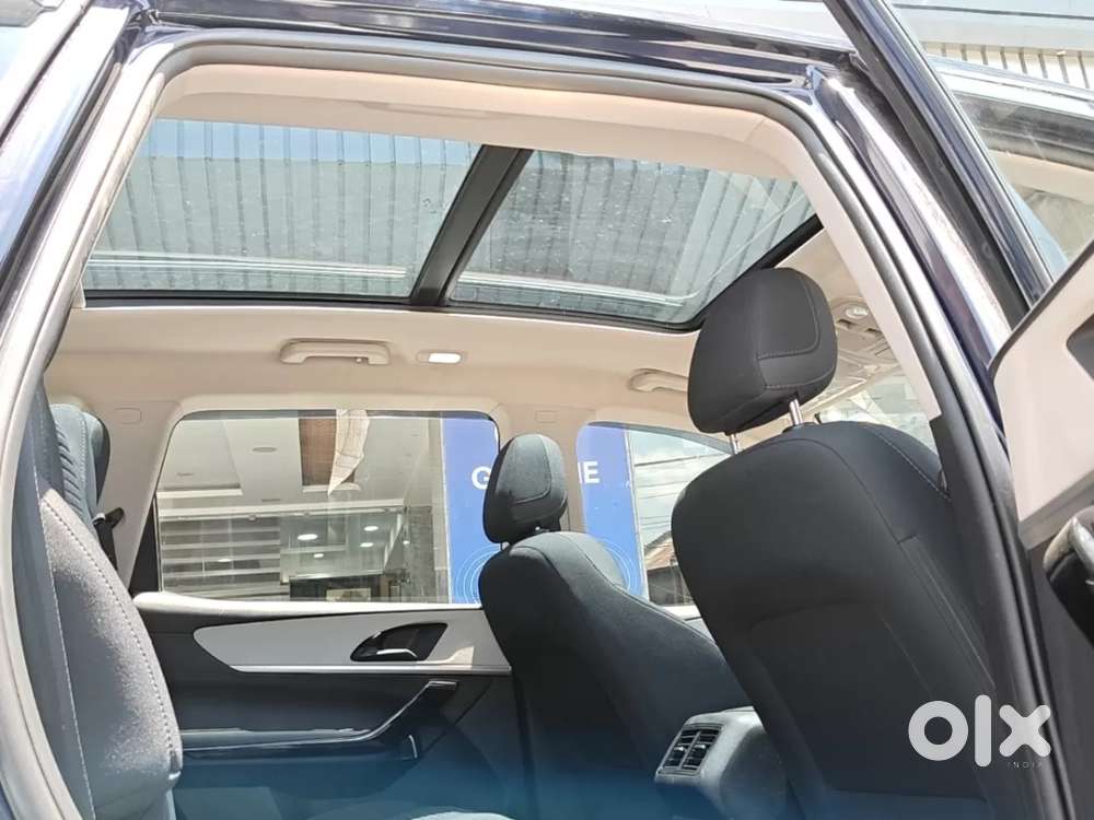 Mahindra Xuv700 2.2 Ax 5 Diesel At 7 Str, 2024, Diesel
