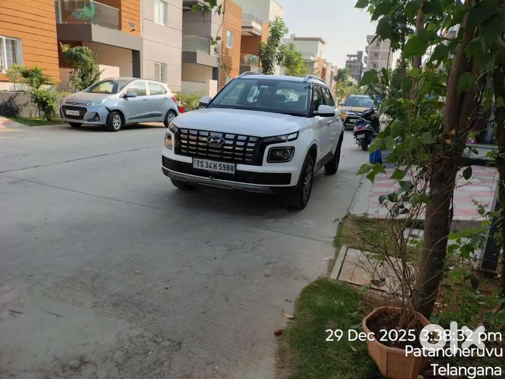 Venu Sx Diesel 1.5 Showroom Track Vehicle