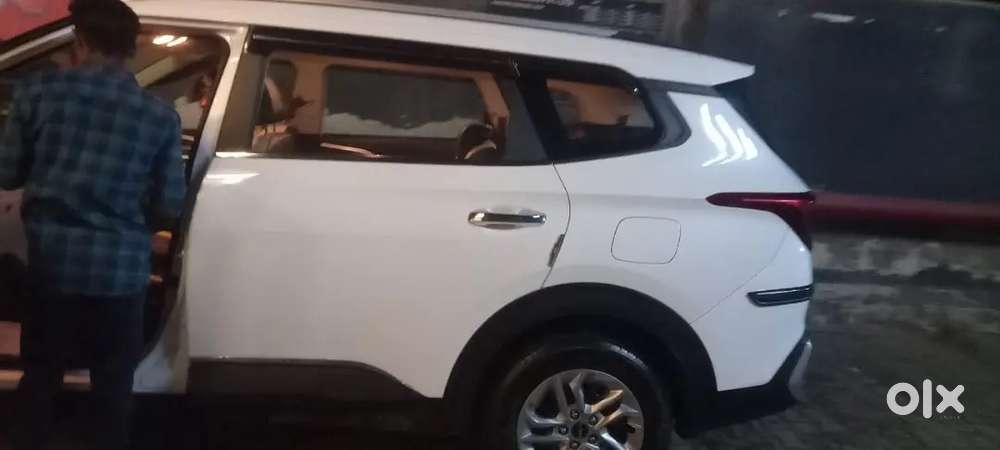 Kia Carens 2023 Petrol 27000 Km Driven