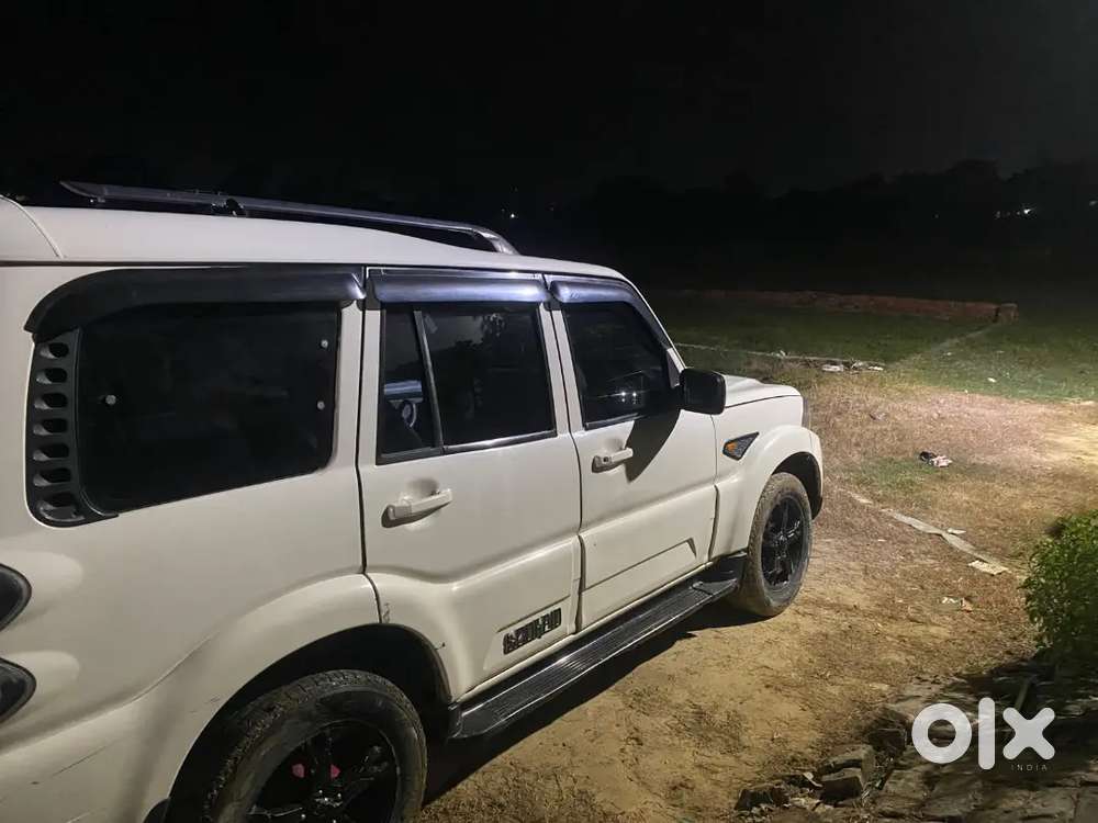 Mahindra Scorpio S6 Plus 2017