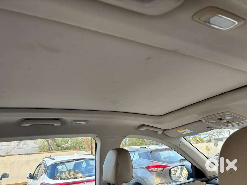 Mahindra Xuv700 Ax5 Petrol Mt 7 Seater 2022