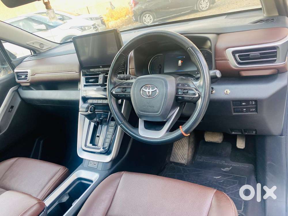 Toyota Innova Hycross 2.0 Zx Hybrid 7 Str, 2024, Petrol