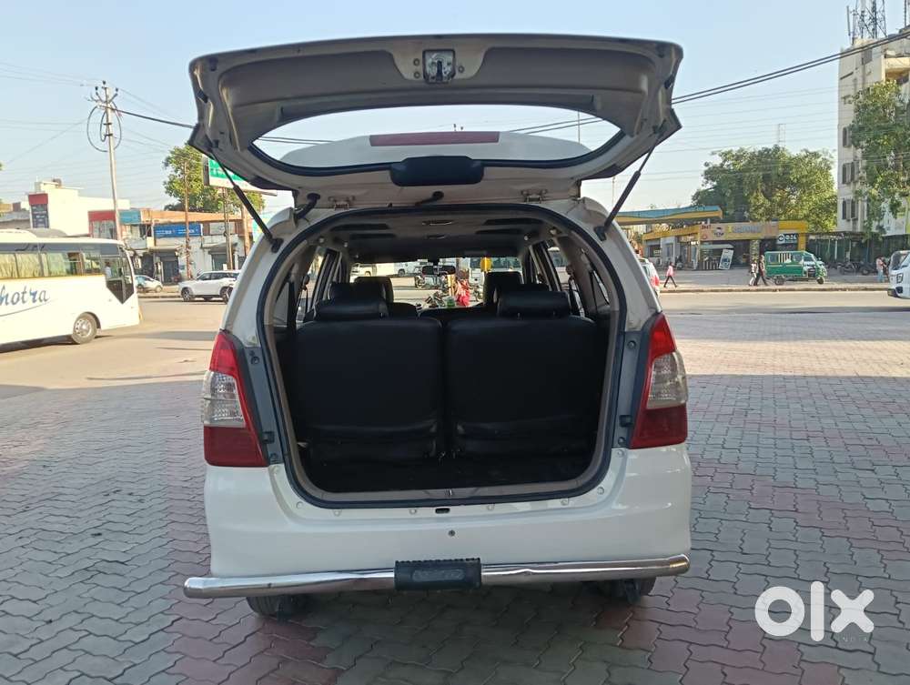 Toyota Innova 2.5 G (diesel) 8 Seater, 2015, Diesel