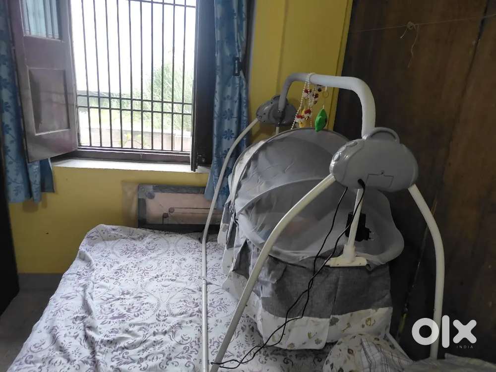 Infent electric baby swing new