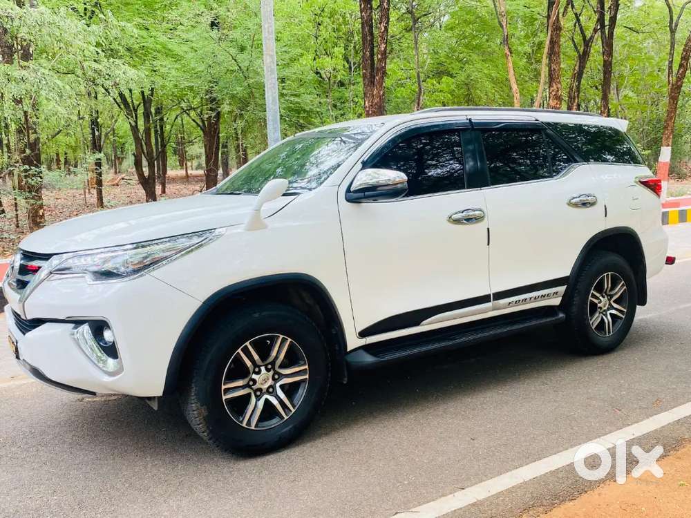 Toyota Fortuner Legender 2019 Variant